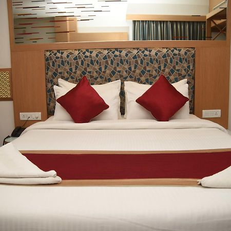 Hotel Maurya Бангалор Экстерьер фото