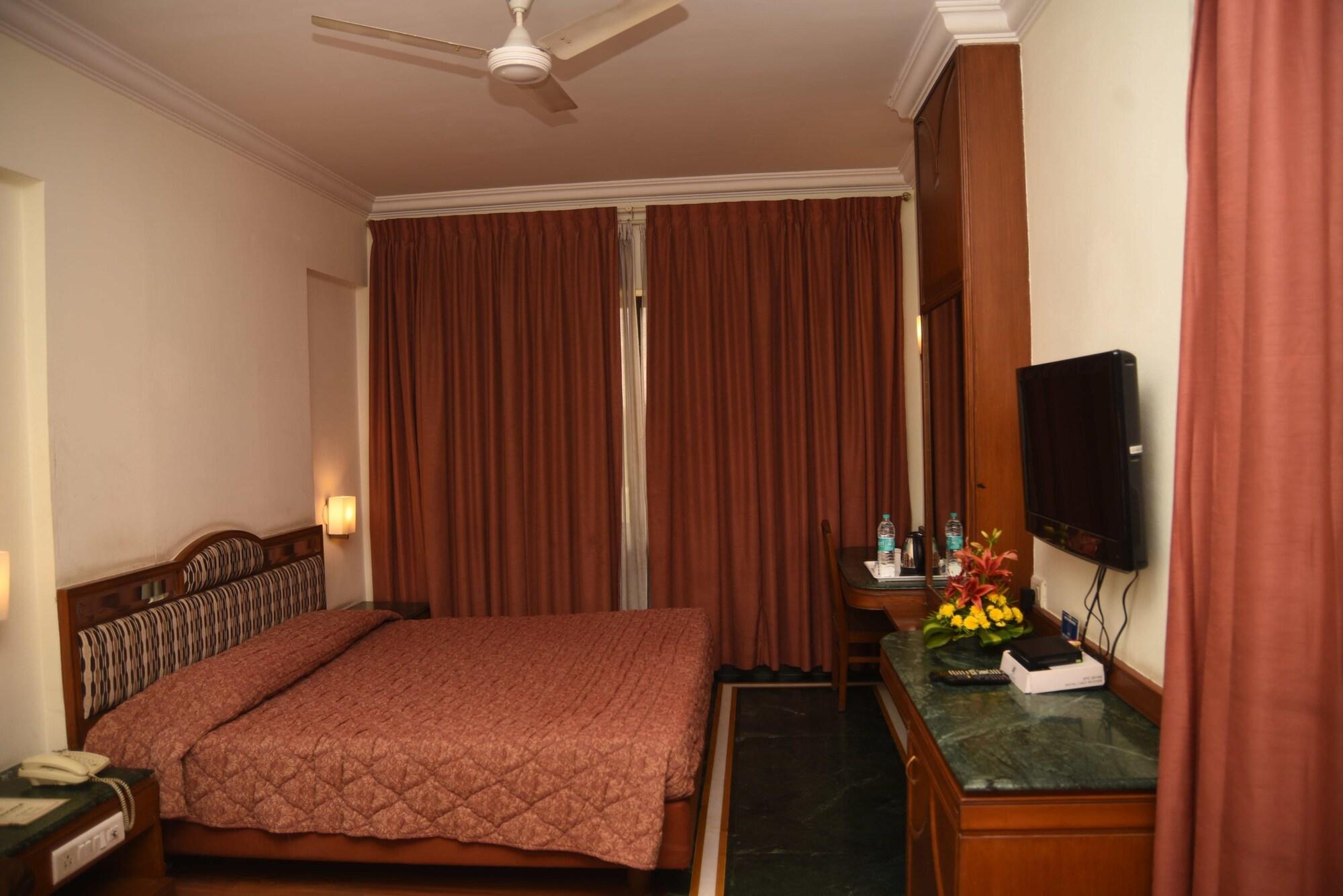 Hotel Maurya Бангалор Экстерьер фото