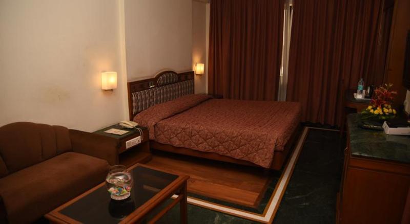 Hotel Maurya Бангалор Экстерьер фото