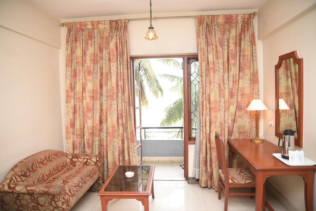 Hotel Maurya Бангалор Экстерьер фото