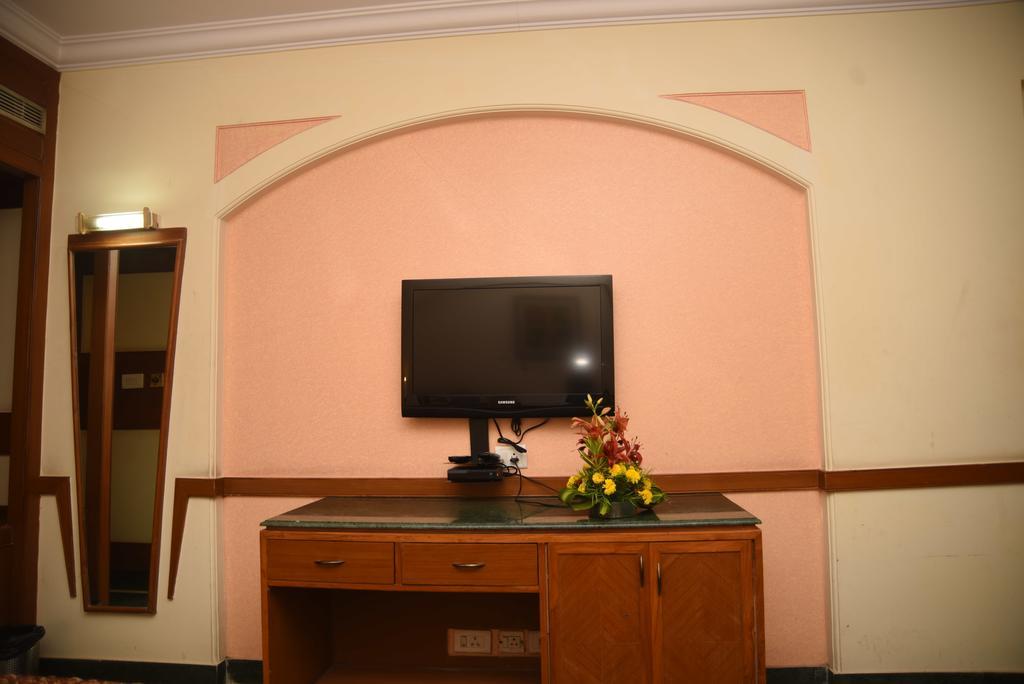 Hotel Maurya Бангалор Экстерьер фото