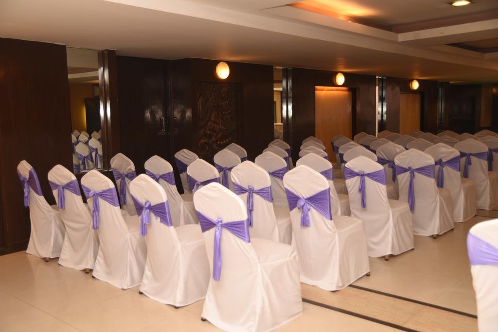 Hotel Maurya Бангалор Экстерьер фото