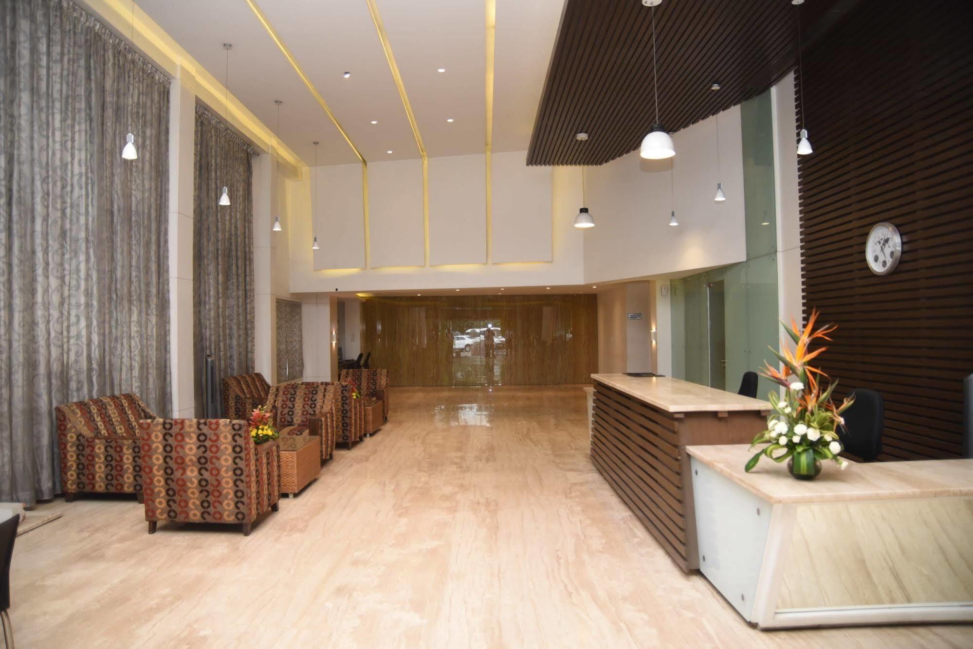 Hotel Maurya Бангалор Экстерьер фото